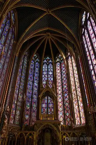 13世纪哥特式教堂内部,巴黎圣查佩尔照片-正版商用图片139cqh-摄图新