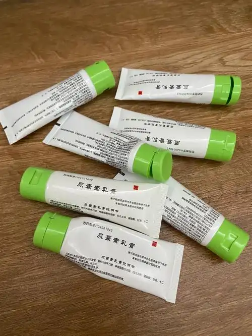 分享日常护肤931573硼酸水 凉开水按1:1的比例用纱布湿敷患处15