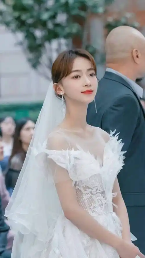 吴谨言晒照告别夏浅#恭喜夏浅结婚啦,在平行世界里的你,要一直幸概抖