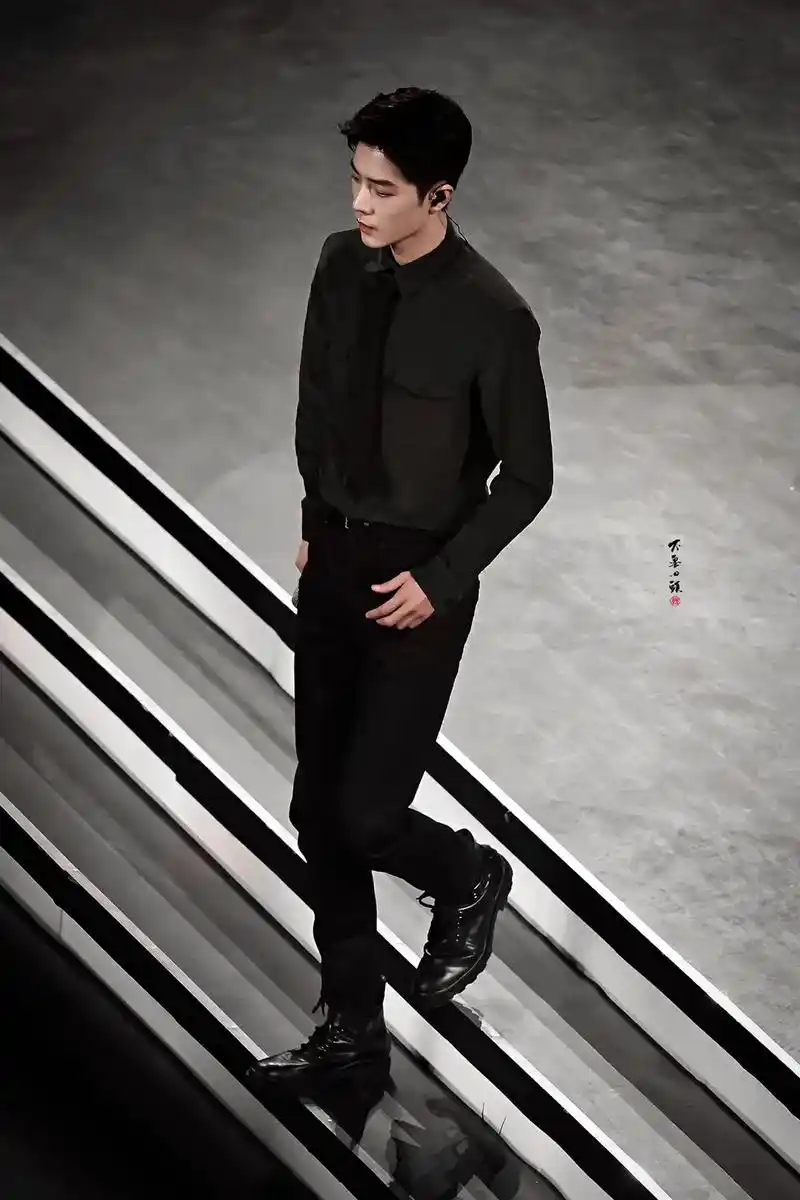 肖战 全身照这个大长腿绝了 - 抖音