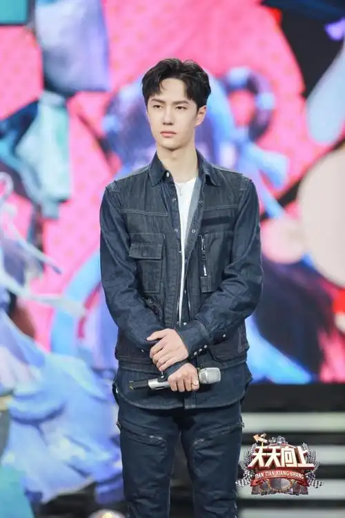 综艺| 王一博《天天向上》变"撕漫男"秀车技