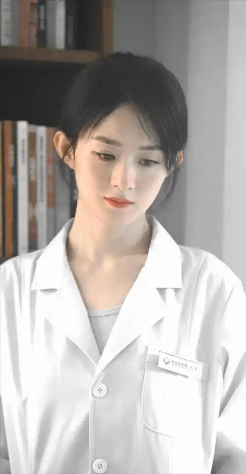 cosmo9月刊:赵丽颖的封面背后,时尚与真实的较量引发争论!