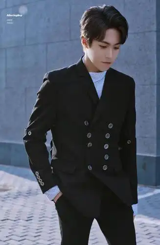 在吗,来看帅气男人穿西装