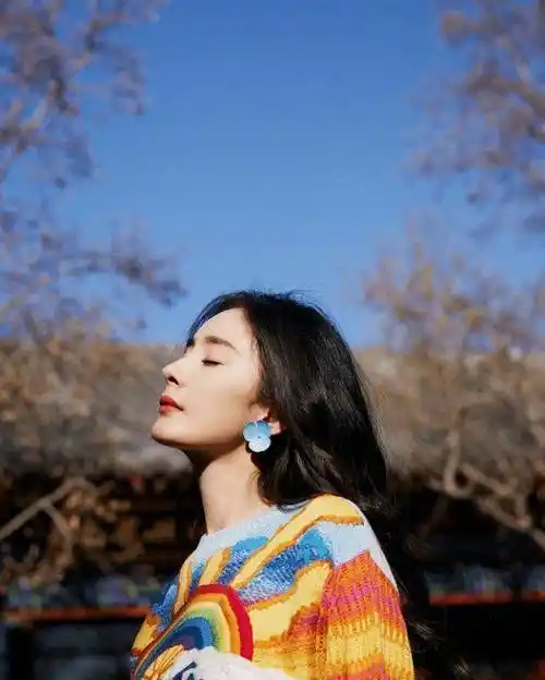 杨幂这奶奶靴是自己设计的看着虽土却意外显腿细