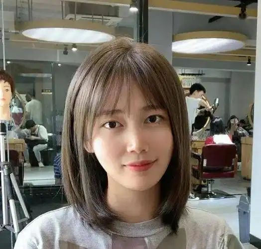 初冬超火的几款发型齐肩发小心机大波浪时髦洋气