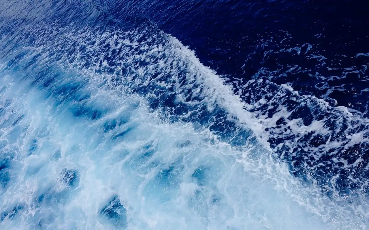 优美蓝色大海海浪风景图片桌面壁纸