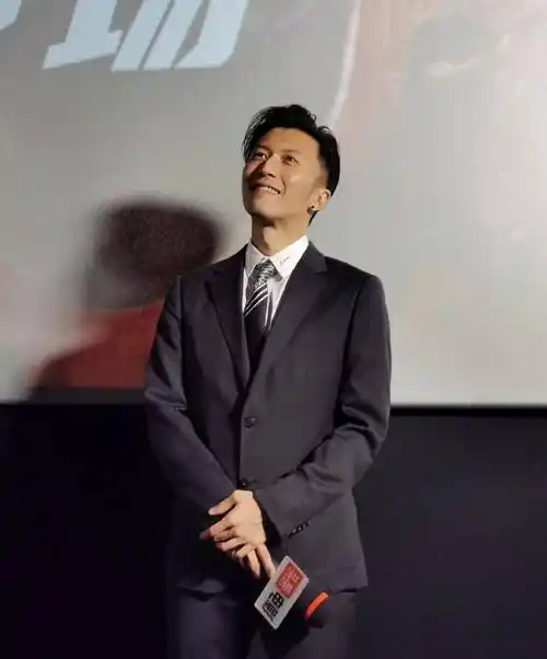 谢霆锋在厨艺,音乐,电影各角色中游刃有余,愈加时尚有型_美食_节目