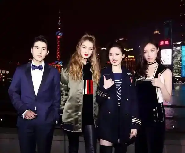 为什么娱乐圈的女明星们,都不愿意和林志玲合照?