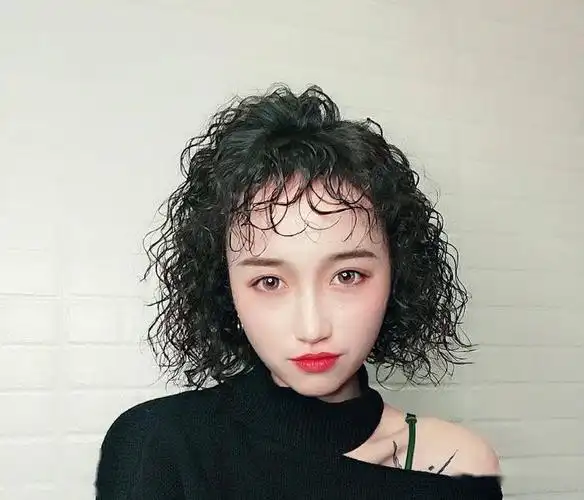 不卷你就落伍了50款短卷发造型