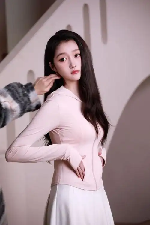 关晓彤身材曲线