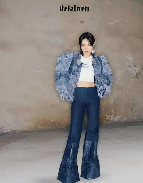 其中有两颗璀璨的明珠——吉克隽逸与周笔畅