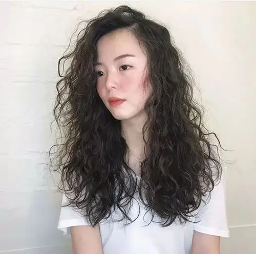复古小卷发太适合圆脸了