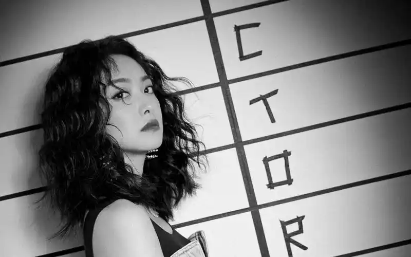 宋茜蓬松的卷发酷美霸气迷人写真,高清壁纸图片,大陆明星-回车桌面