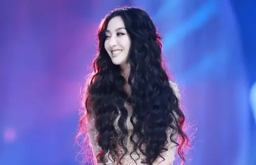 王金金中国版ladygaga初亮锋芒彰显双面女王