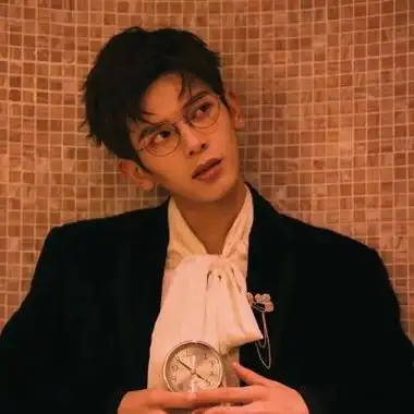 超帅戴眼镜很有品味的质感男头-男生头像-糖果壁纸