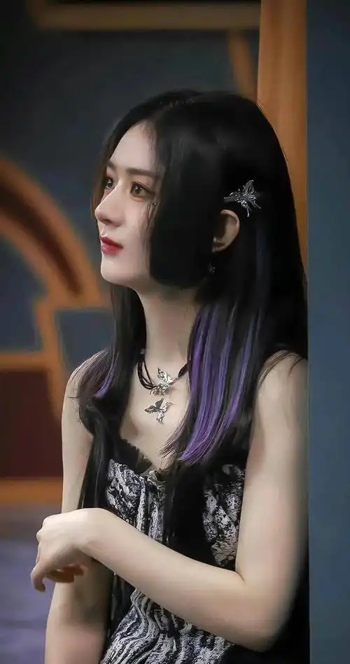 赵丽颖黑发公主切惊艳十足白色毛呢外套大秀曲线妥妥大女主