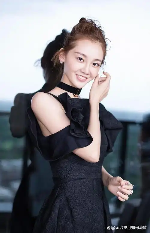 生完二胎仅一年的苗苗又生三胎?网友爆其产子细节,是一个小闺女