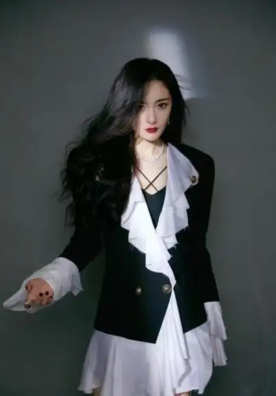 假发假臀假身高,看了明星的真实一面,网友:我的容貌焦虑治好了