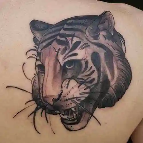 后背肩胛虎头纹身图案