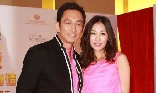 43岁娶22岁小娇妻,7年败光上亿家产,离婚带着女儿住出租屋_石洋子