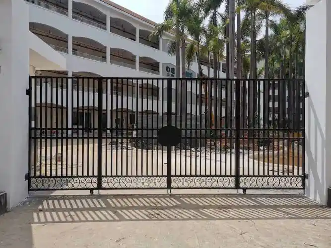 广州厂家制作折叠双开手动铁门小区入口手动四折镀锌方管铁艺大门