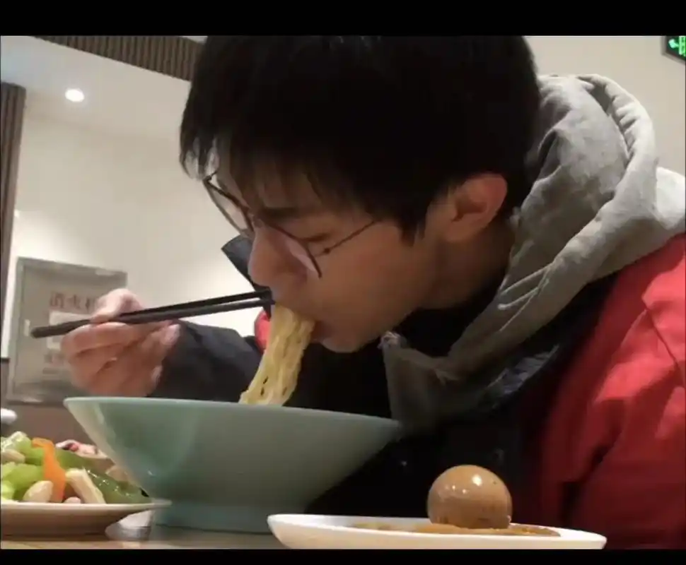 易烊千玺你真的不是在跟我谈恋爱吗#易烊千玺 - 抖音