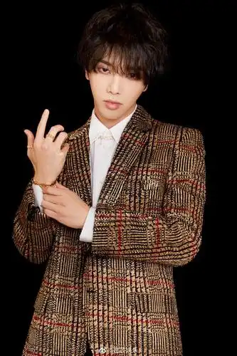 8.24 华晨宇(宣传照)