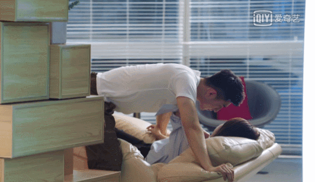 被沙发咚暴击的你们还好嘛?今晚更刺激(请自备红枣补血)