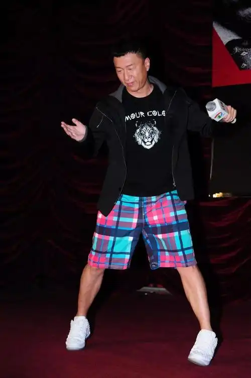 回顾孙红雷贫民窟的霹雳舞王25岁成中戏旁听生坎坷逆袭路