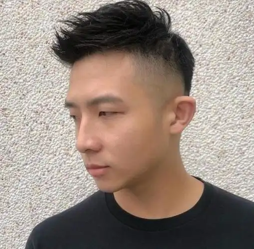 男士发型短发铲两边,男生两边铲短发发型爆款来袭