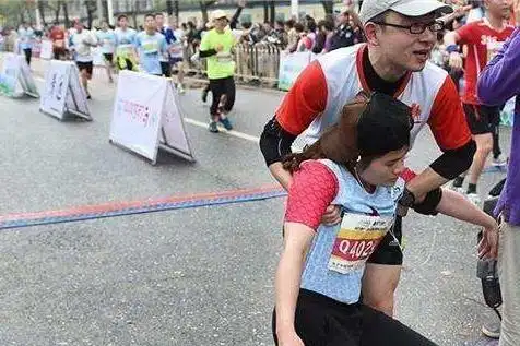 马拉松比赛中"跑崩了"是什么意思呢?