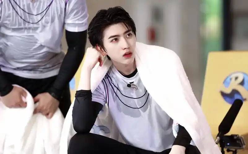 【蔡徐坤】【奔跑吧】之综艺首秀情人_哔哩哔哩_bilibili