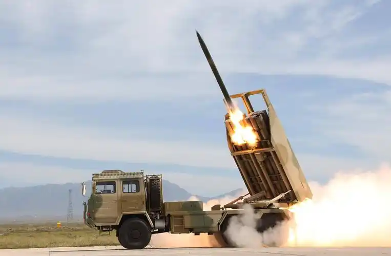 原创我国一款新武器惊艳亮相,正应了总师此前的话,其设计有独到之处