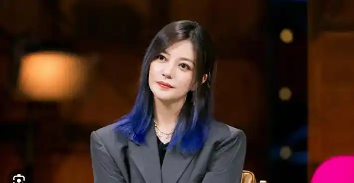 48岁赵薇:3年无戏拍,没唱歌,综艺都停了,本准备复出又