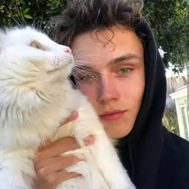 颓废欧美侧面男生头像让人心酸的怀念