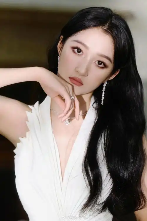 关晓彤白色古董裙