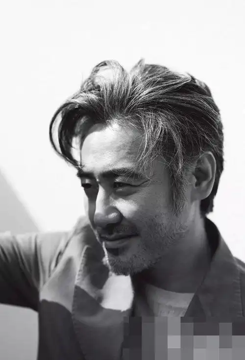 男生染亚麻灰帅气发色图显个高的男生卷发大全