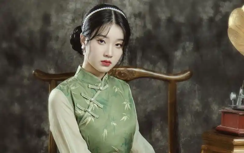 什么是气质美人?来看看这套旗袍写真吧!