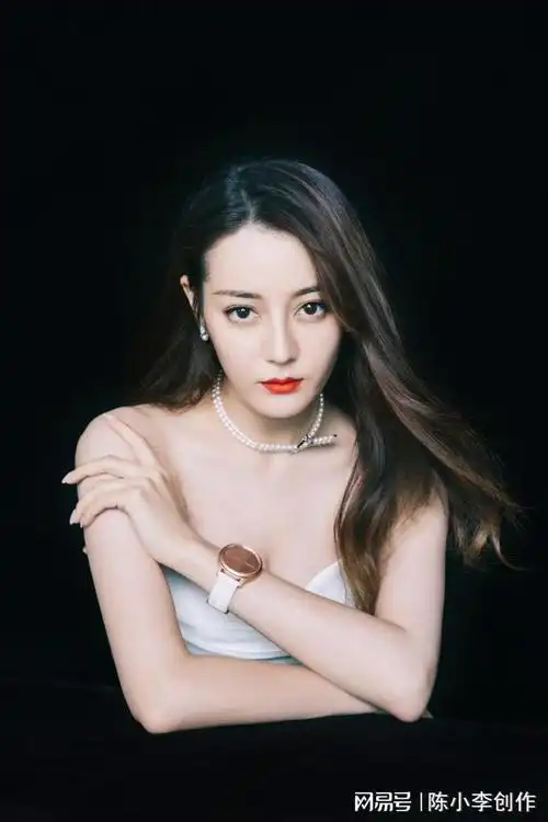 迪丽热巴写真曝光化身花仙子清新甜美每一张都美的惊喜