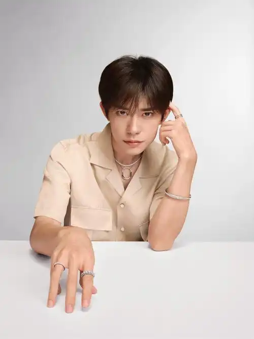 蒂芙尼携手全球品牌代言人易烊千玺发布全新tiffany lock系列广告大片