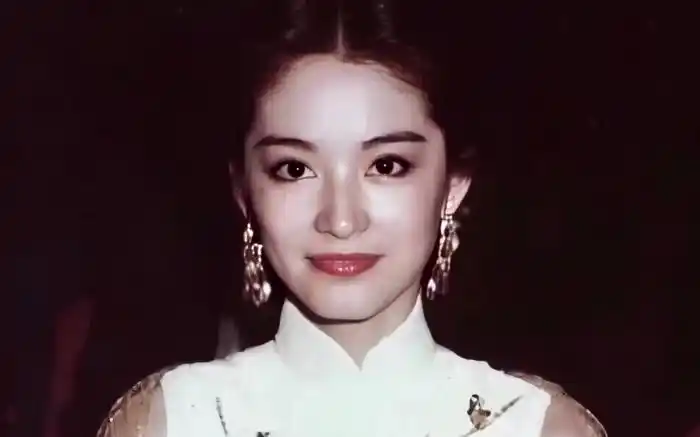 一代女神林青霞年轻时有多美?把妩媚与英气结合最完美的女人!
