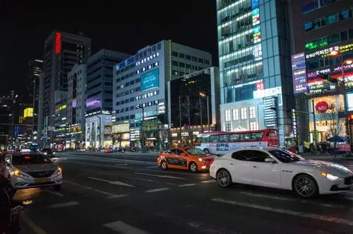 【一点资讯】韩国城市街头的招牌是什么样?游客看了感慨,不加限制只会