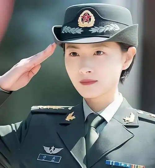 佟丽娅军装照