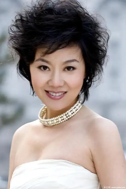 "苦情戏女主"闫妮:成名前遭前夫抛弃,却给前公婆当女儿养老