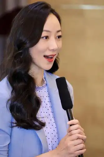 担任江苏反诈骗公益形象大使,韩雪说,人生有时需要慢下来