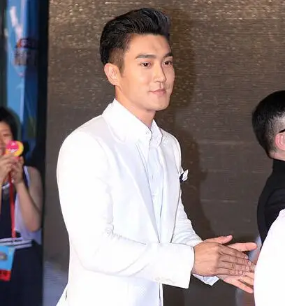 刘雯崔始源分手_崔始源与女友刘雯分手引泪奔,男方整容前后对比照曝光