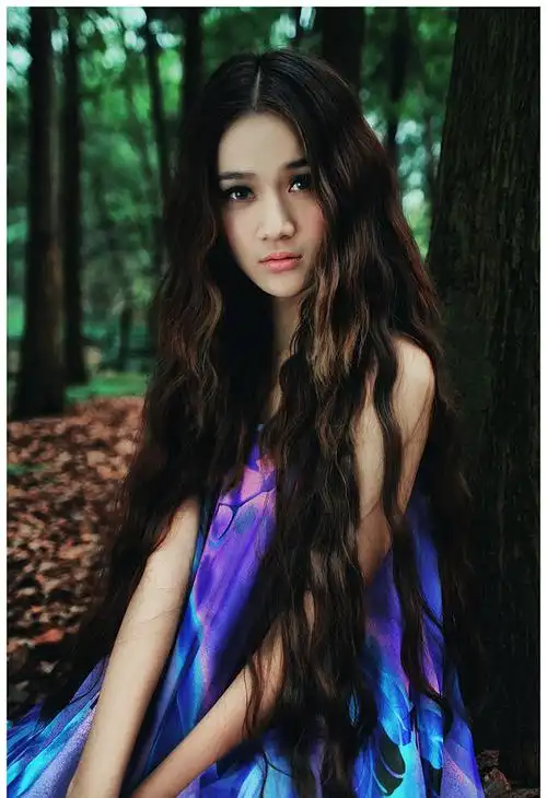 发型最近大爱披散的长长卷发这个妹子的