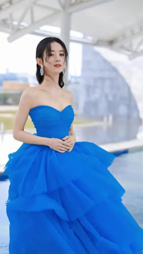 赵丽颖优雅性感蓝色抹胸裙诱人写真