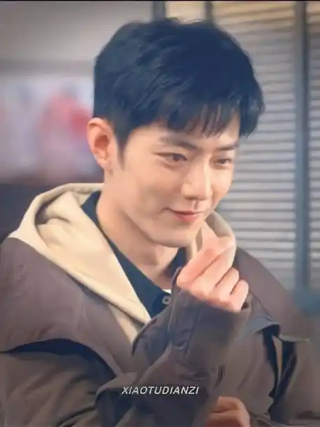 接收来自修勾的比心#肖战#.出逃小套的微博视频