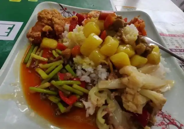 某大学食堂走红,菜品摆放如同殡仪馆,学生:吃饭时后背发凉|学校|饭菜